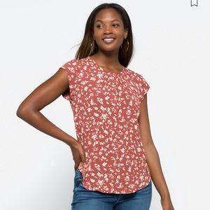 NWOT Kaden Pleated Blouse